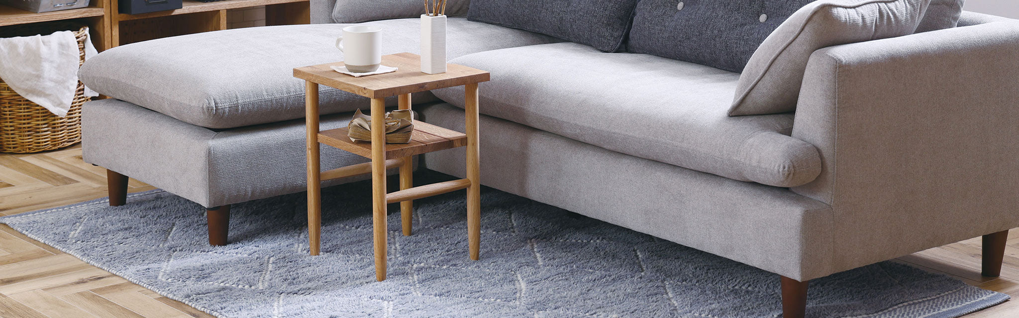 サイドテーブル