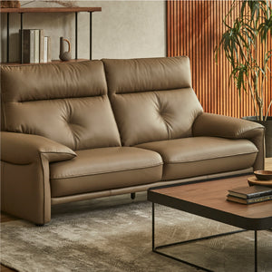 ボリューム感あふれるフォルムは存在感がありながらも安定感を感じさせるデザイン。 #FLT02 シャドーグレージュ（ファインレザーテックス）