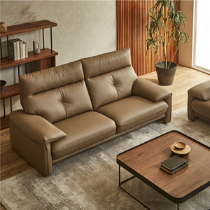 細部まで計算された設計は身体にやさしく寄り添い、長居したくなる極上の座り心地を提供します。 #FLT02 シャドーグレージュ（ファインレザーテックス）