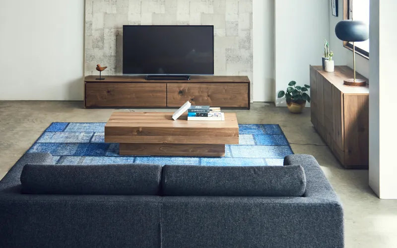ローソファに合わせた、低めのテレビボード